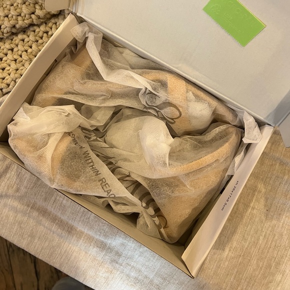 New in Box Chunky Heel - Picture 3 of 3